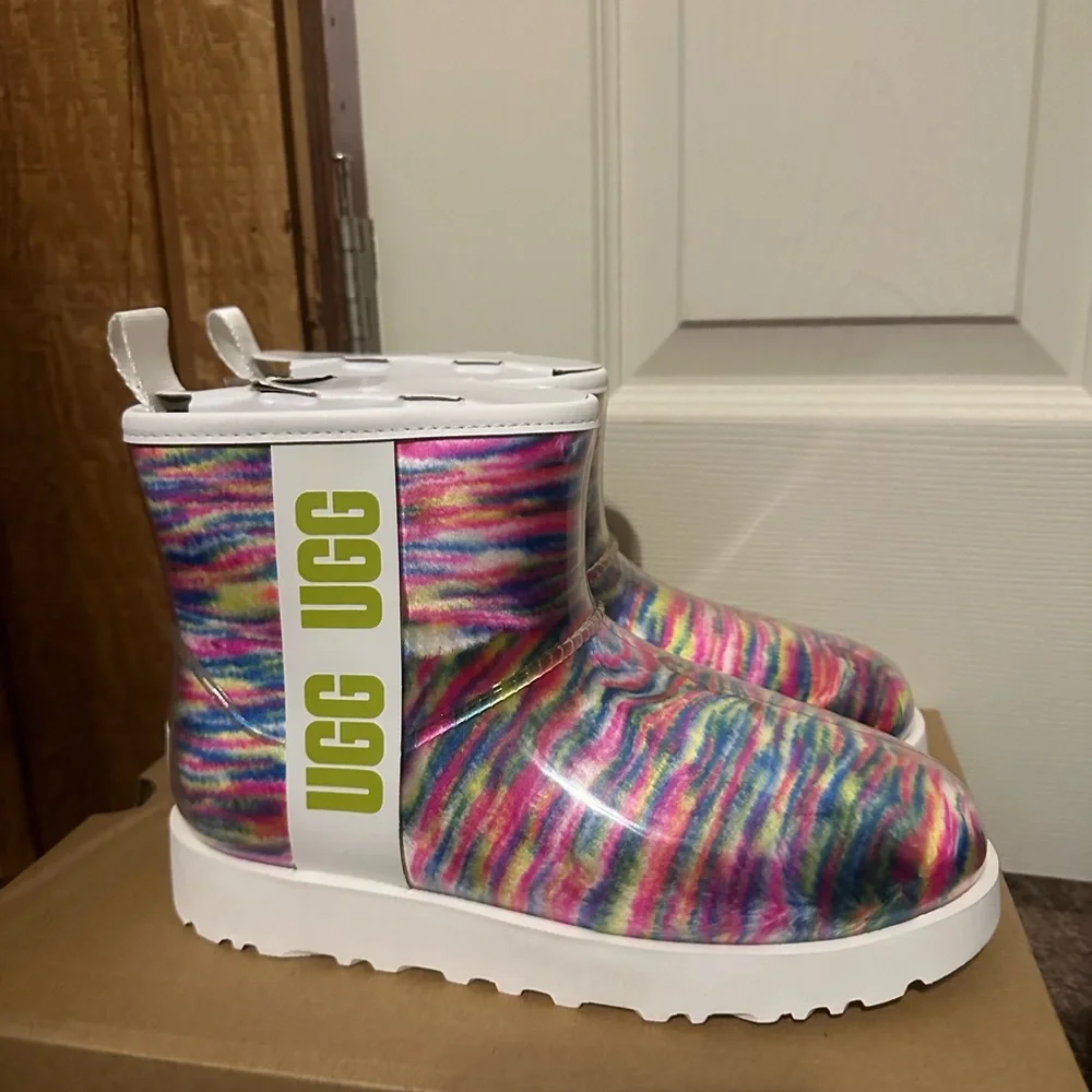 UGG WOMEN’S CLASSIC CLEAR MINI PIXELATE: WHITE/GREEN: NIB: SZ 6